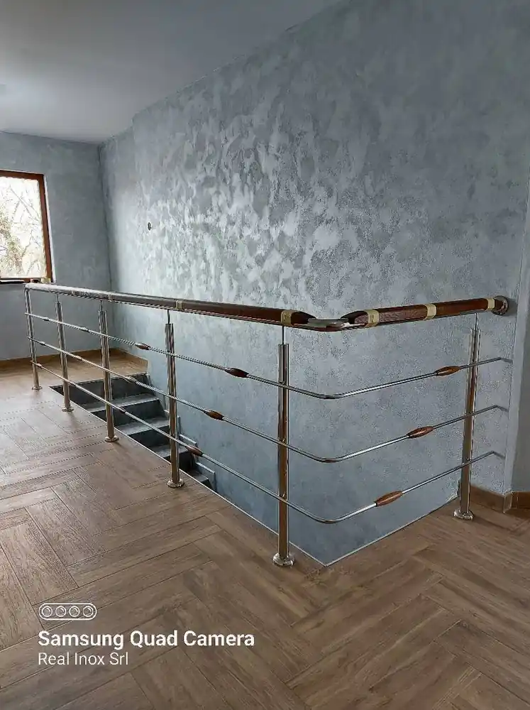 Balustradă inox cu inserție lemn - lucrare Real Inox 2