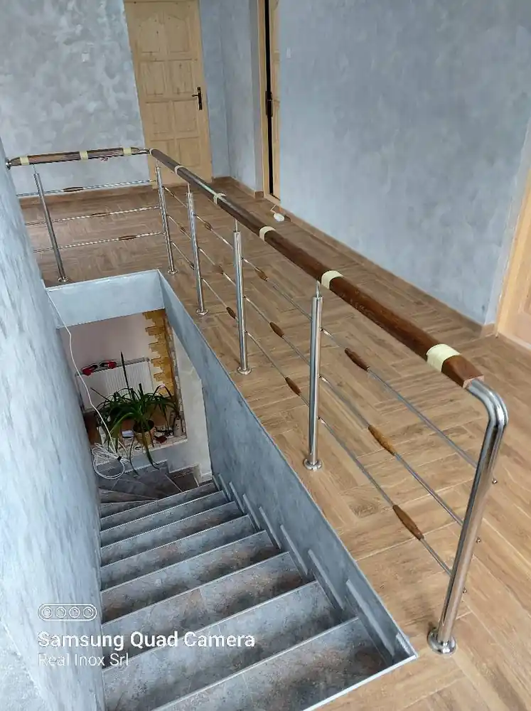 Balustradă inox cu inserție lemn - lucrare Real Inox 3