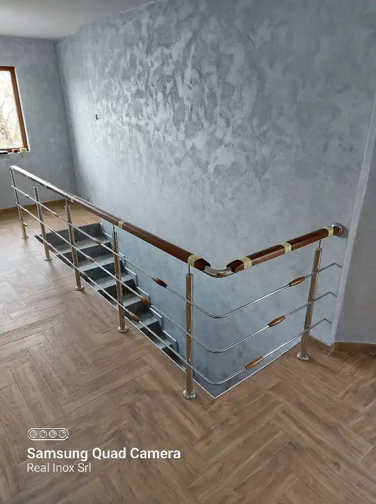 Balustradă inox cu inserție lemn - lucrare Real Inox 4