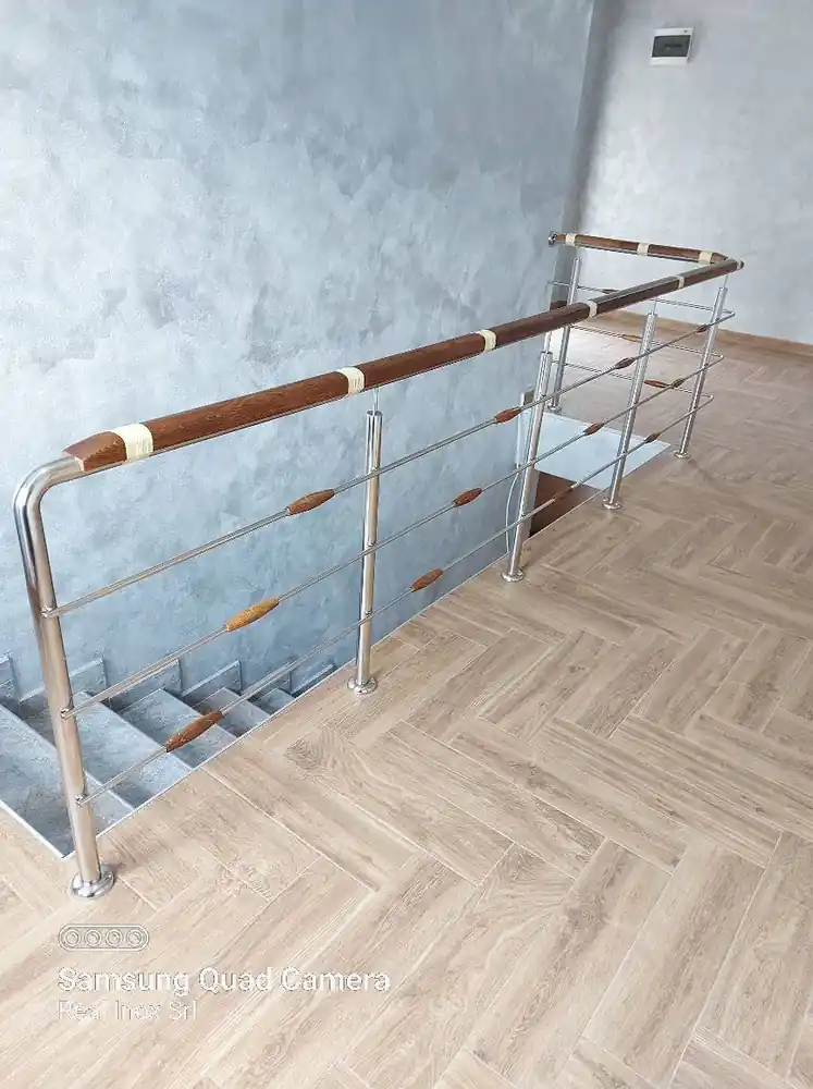 Balustradă inox cu inserție lemn - lucrare Real Inox 7
