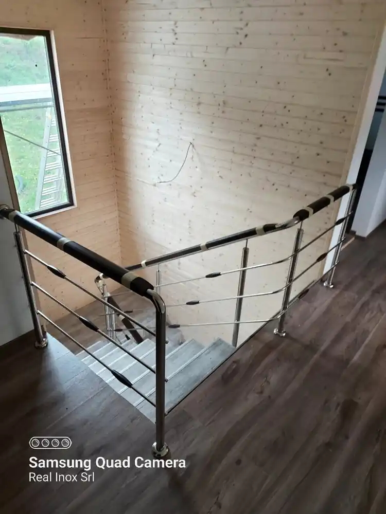 Balustradă inox cu inserție lemn - lucrare Real Inox 8