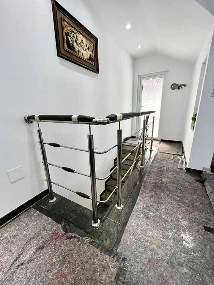 Balustradă inox cu inserție lemn - lucrare Real Inox 12