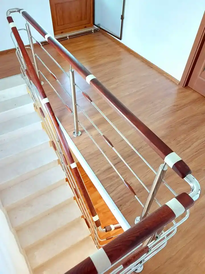 Balustradă inox cu inserție lemn - lucrare Real Inox 14