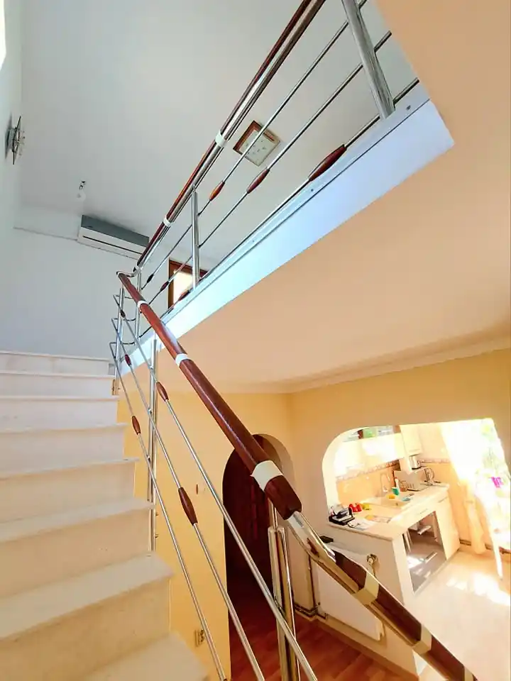 Balustradă inox cu inserție lemn - lucrare Real Inox 15