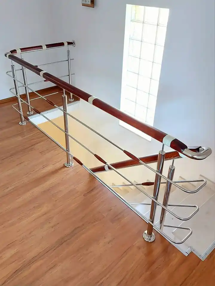 Balustradă inox cu inserție lemn - lucrare Real Inox 16