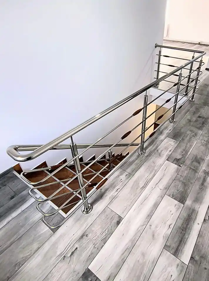 Balustradă inox cu inserție lemn - lucrare Real Inox 20