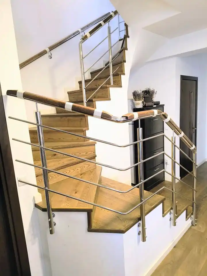 Balustradă inox cu inserție lemn - lucrare Real Inox 22