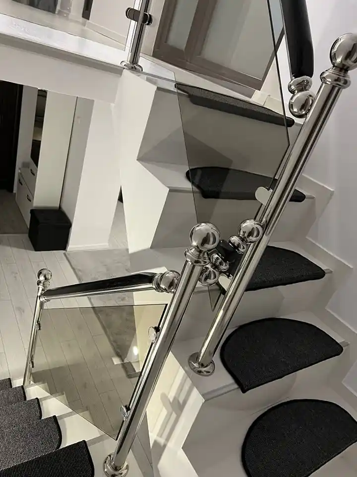Balustradă inox cu lemn și sticlă - lucrare Real Inox 10