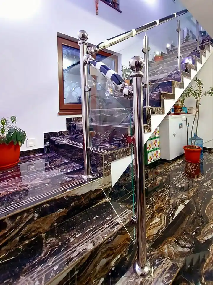 Balustradă inox cu lemn și sticlă - lucrare Real Inox 13