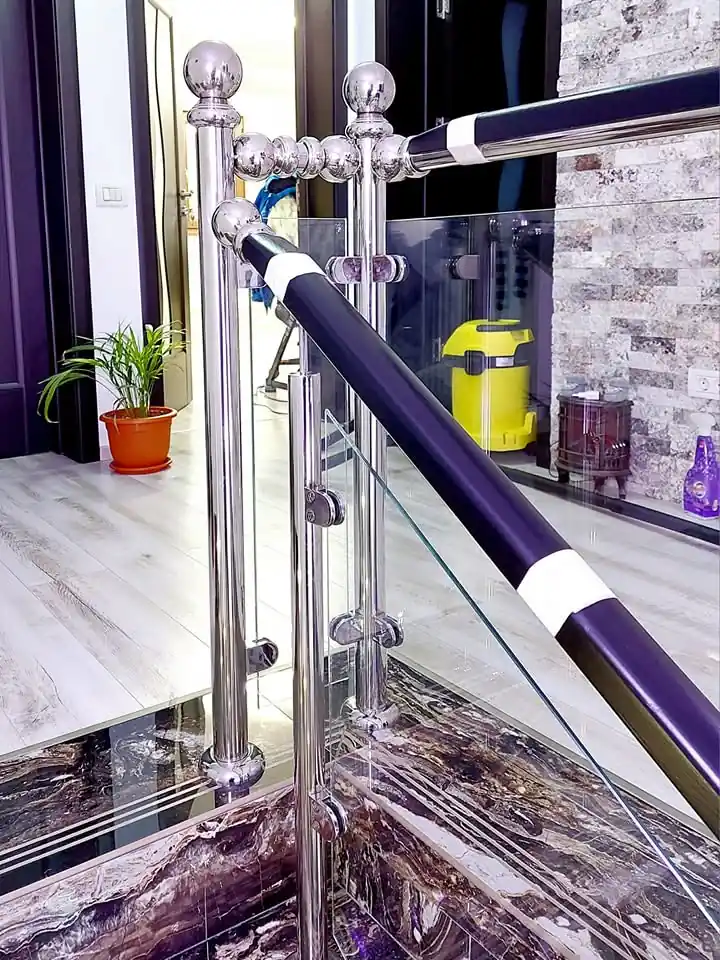 Balustradă inox cu lemn și sticlă - lucrare Real Inox 14