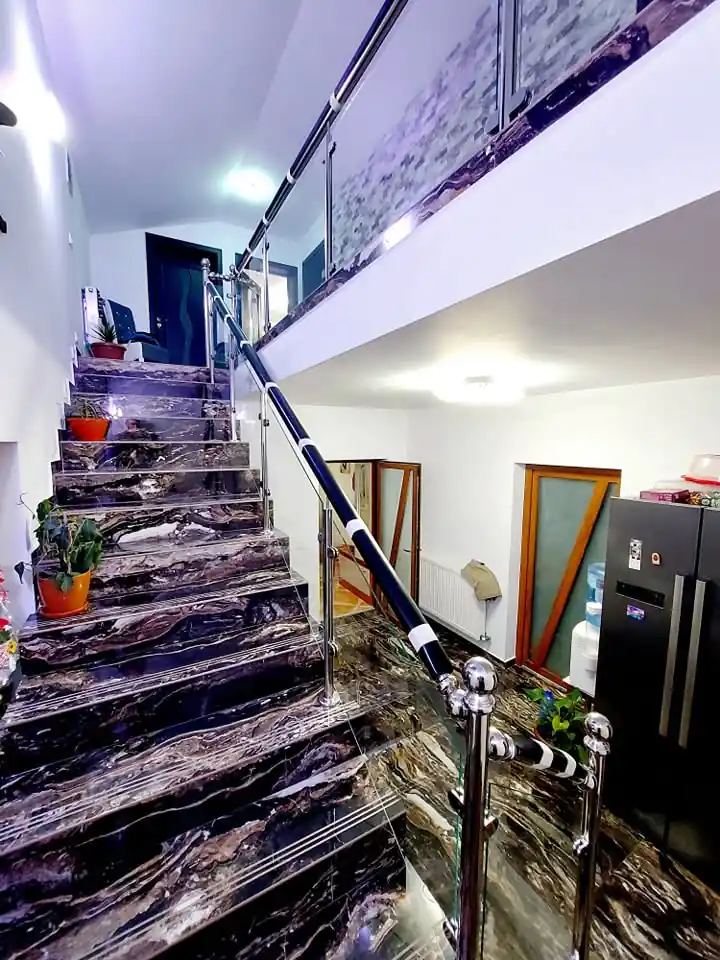 Balustradă inox cu lemn și sticlă - lucrare Real Inox 17