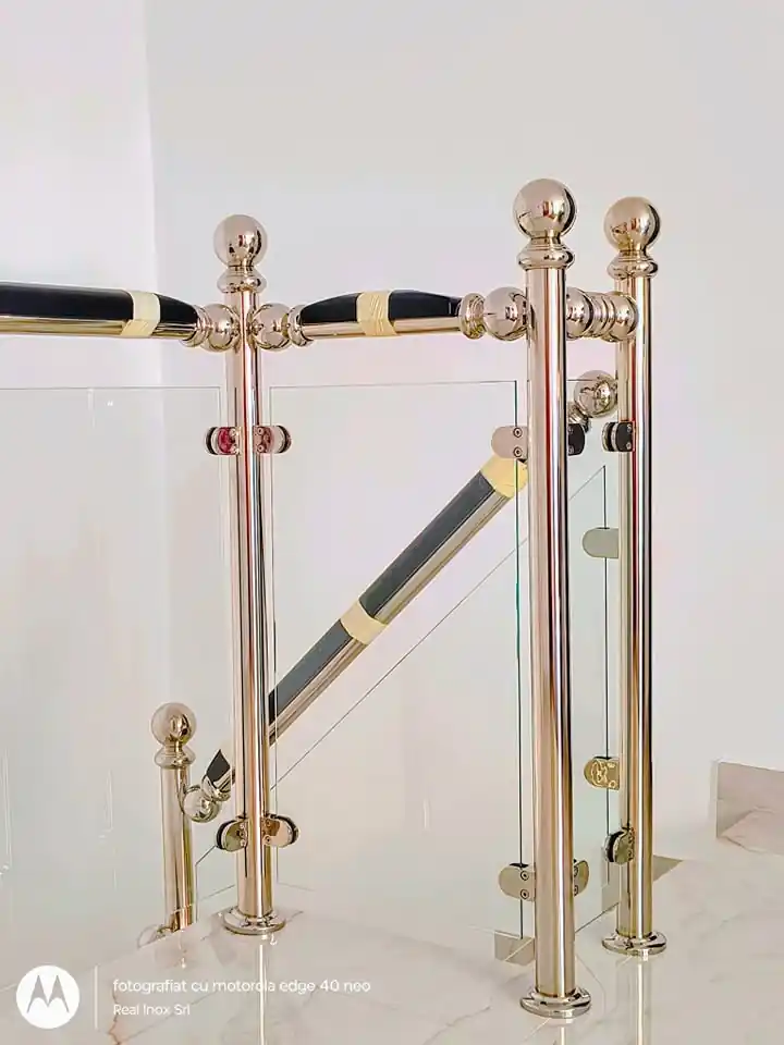 Balustradă inox cu lemn și sticlă - lucrare Real Inox 19