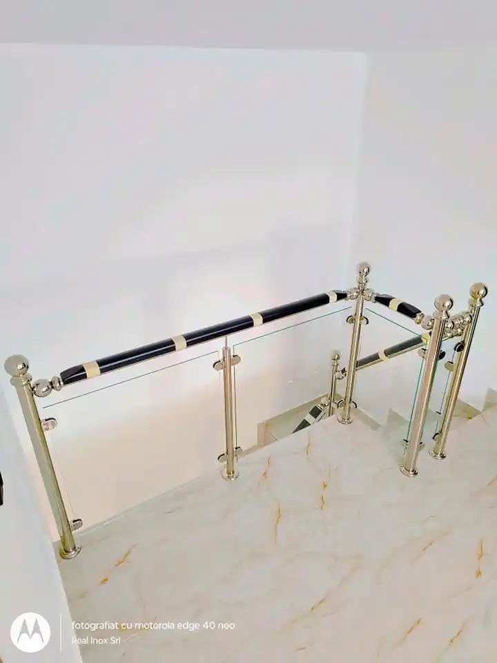 Balustradă inox cu lemn și sticlă - lucrare Real Inox 20