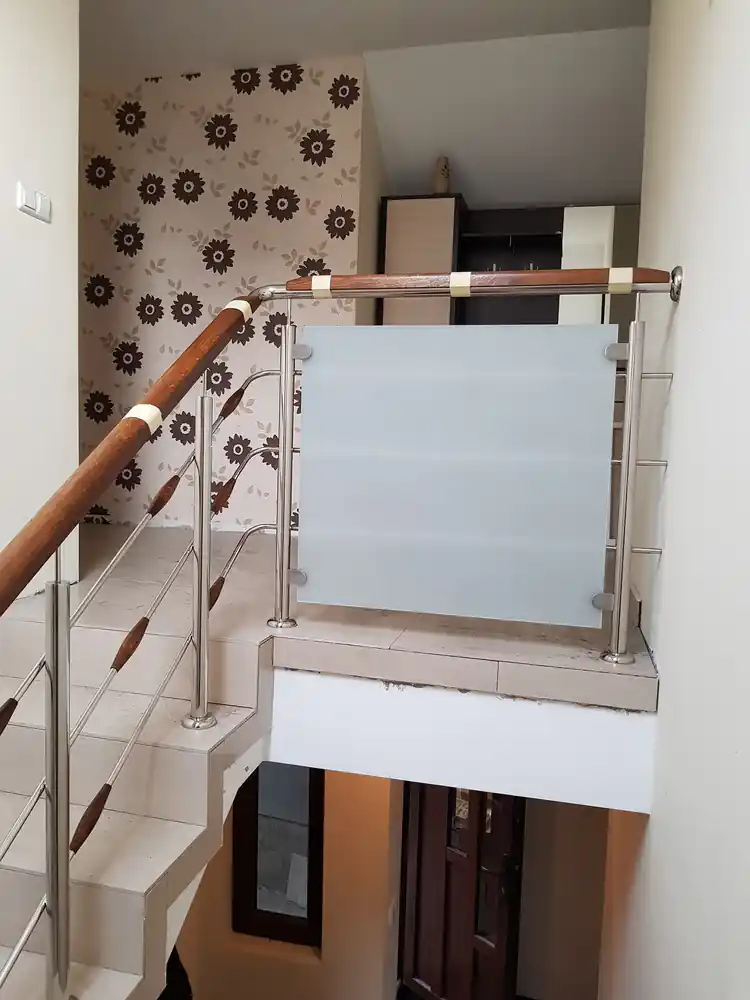 Balustradă inox cu lemn și sticlă - lucrare Real Inox 24