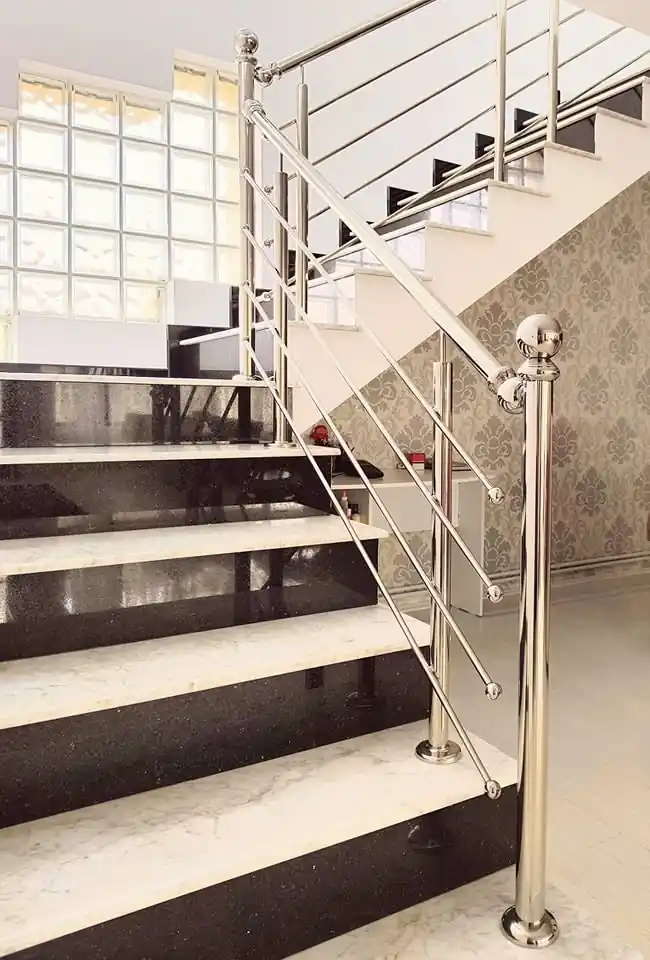 Balustradă inox scări interioare - lucrare Real Inox 1