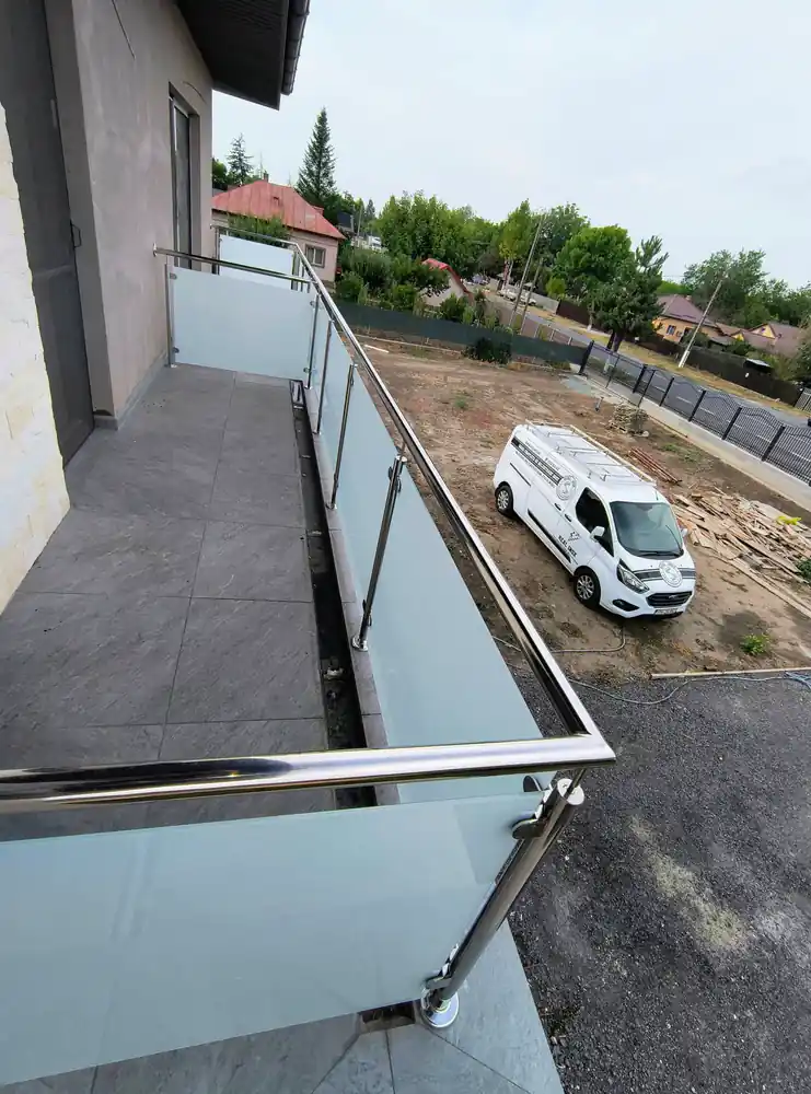 Balustrade inox pentru balcoane în Modelu, Călărași - model realizat de Real Inox