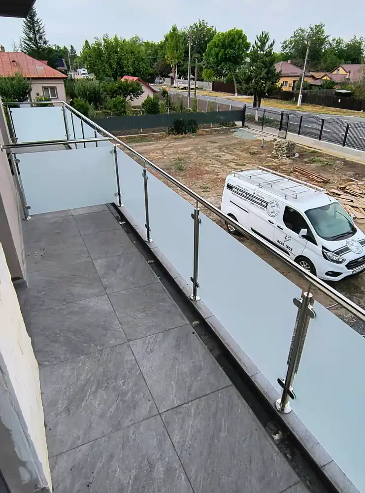 Balustrade inox pentru balcoane în Berceni, Ilfov - model realizat de Real Inox
