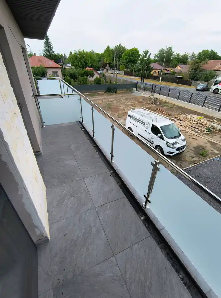 Balustrade inox pentru balcoane în Săcele, Brașov - model realizat de Real Inox