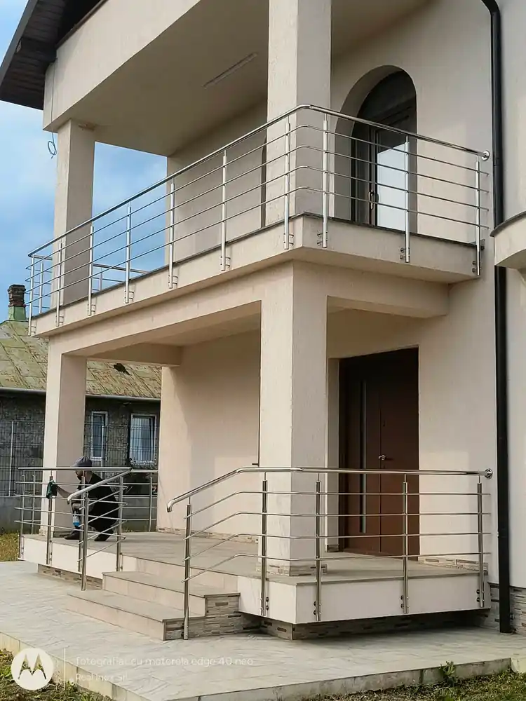 Balustrade inox pentru balcoane în Obor, București - model realizat de Real Inox