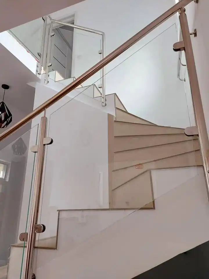 Balustradă inox cu sticlă securizată - lucrare Real Inox 3