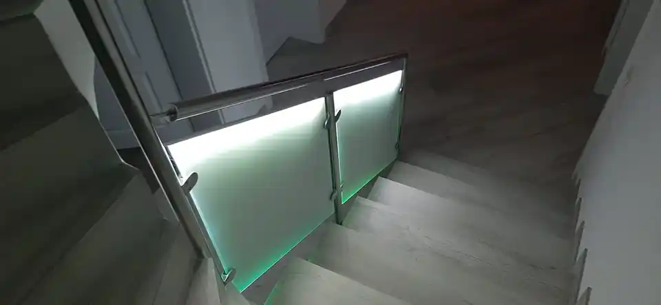 Balustrade inox cu sticlă securizată în Voluntari, Ilfov - model realizat de Real Inox