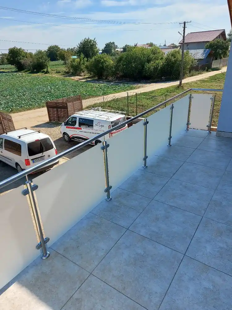 Balustradă inox cu sticlă securizată - lucrare Real Inox 10