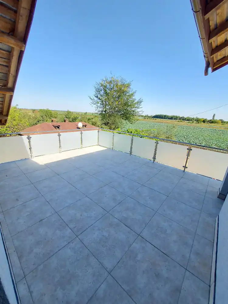Balustrade inox cu sticlă securizată în Hărman, Brașov - model realizat de Real Inox