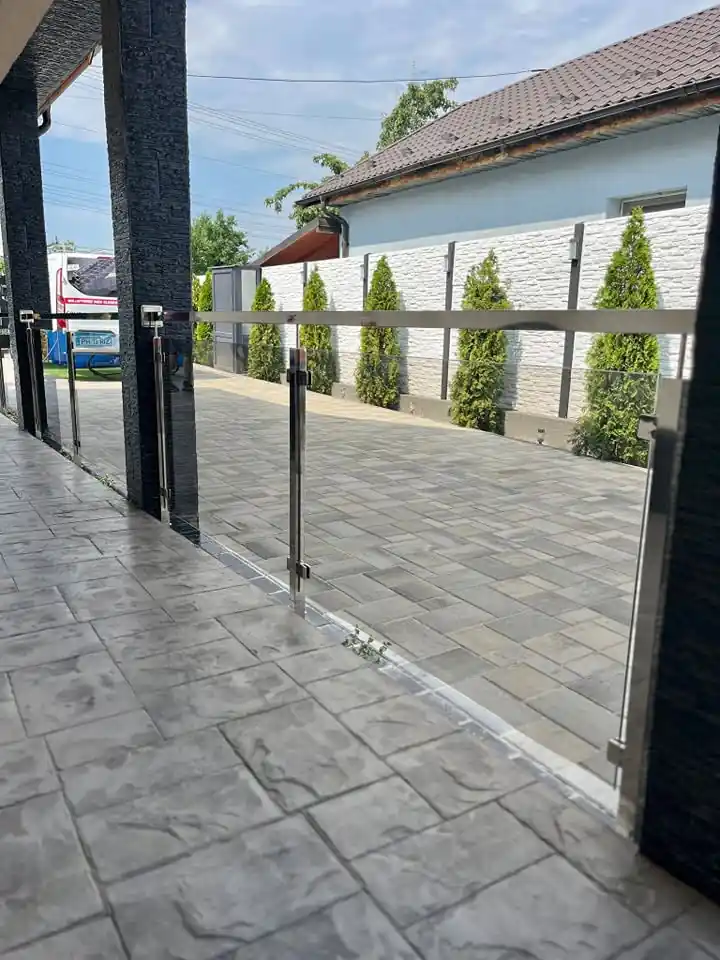 Balustrade inox cu sticlă securizată în Breaza, Prahova - model realizat de Real Inox