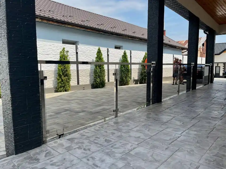 Balustrade inox cu sticlă securizată în Spanțov, Călărași - model realizat de Real Inox
