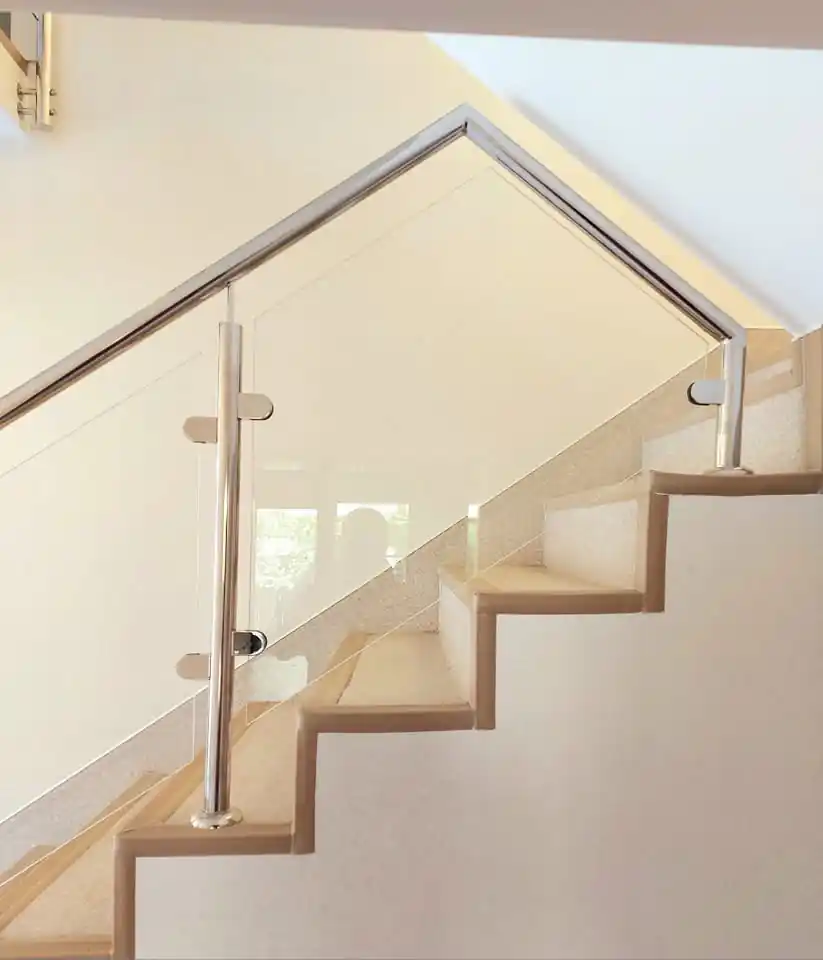 Balustrade inox cu sticlă securizată în Blejoi, Prahova - model realizat de Real Inox