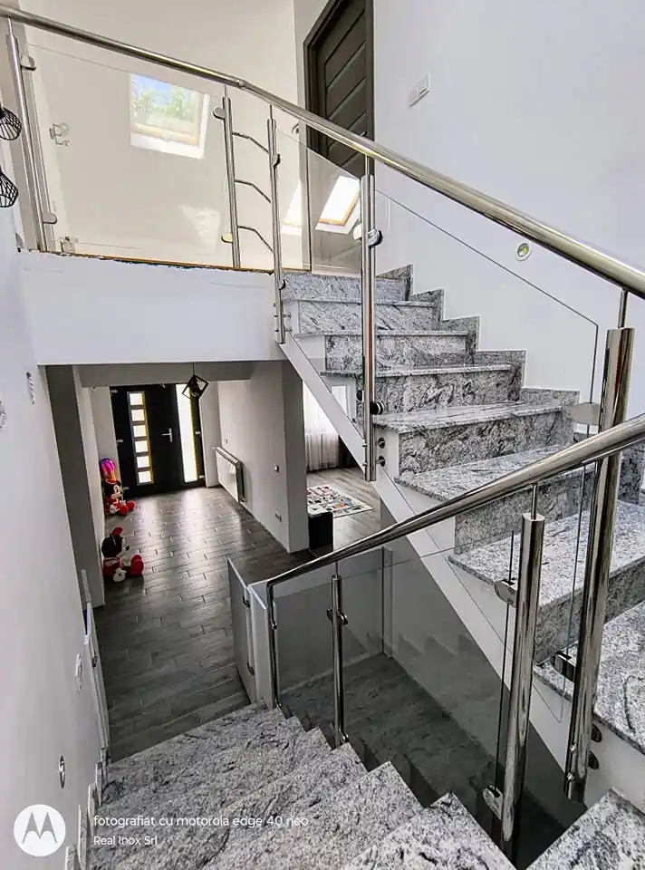 Balustrade inox cu sticlă securizată în Buftea, Ilfov - model realizat de Real Inox