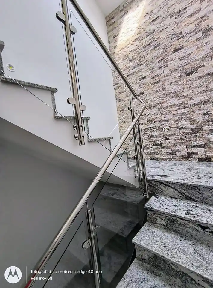 Balustradă inox cu sticlă securizată - lucrare Real Inox 33