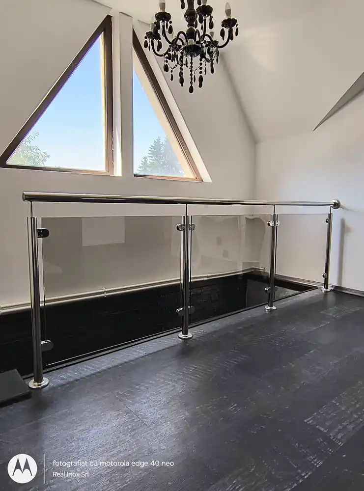 Balustrade inox cu sticlă securizată în Floreasca, București - model realizat de Real Inox
