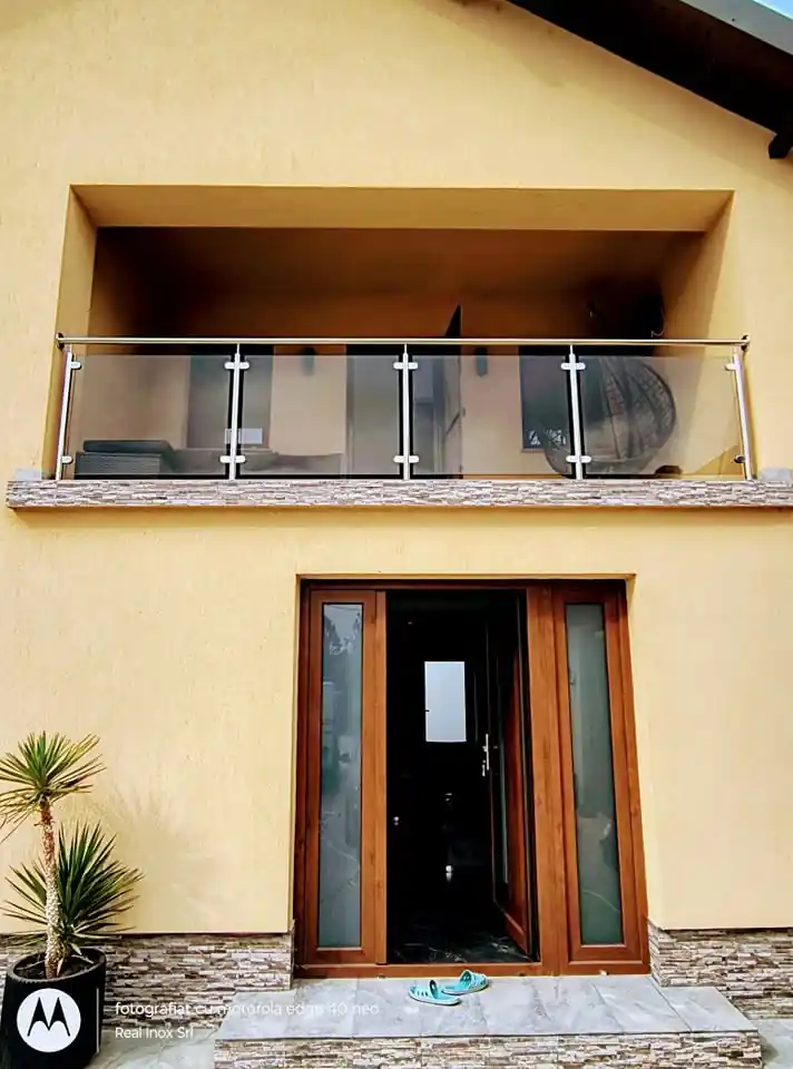 Balustrade inox cu sticlă securizată în Jilava, Ilfov - model realizat de Real Inox