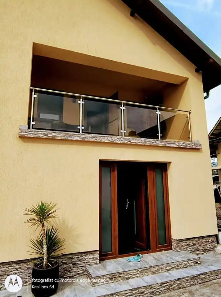 Balustrade inox cu sticlă securizată în Militari, București - model realizat de Real Inox
