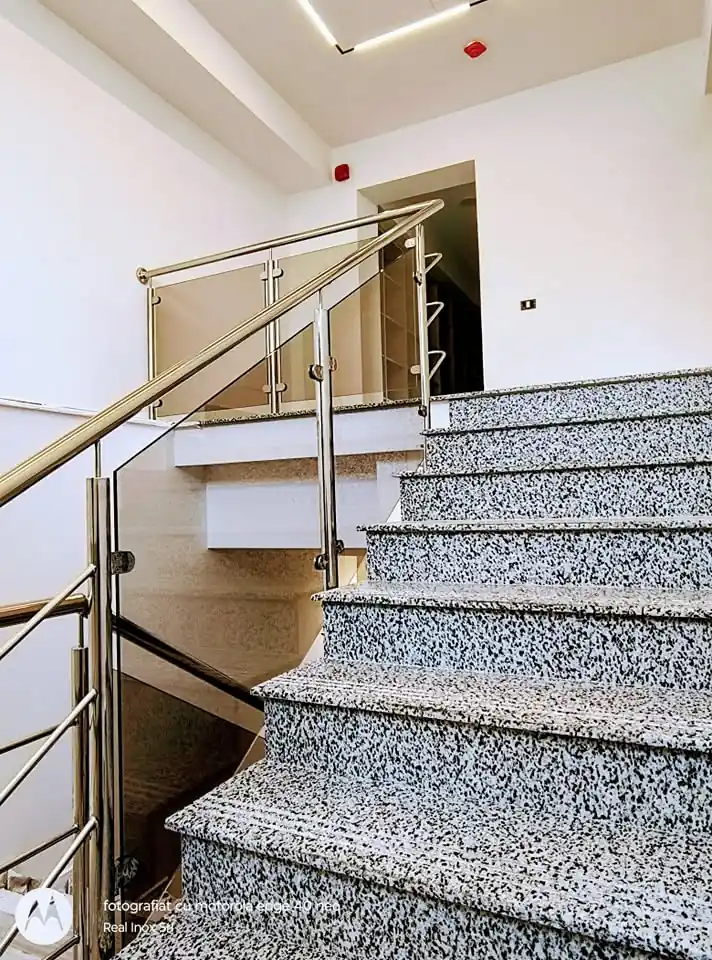 Balustrade inox cu sticlă securizată în Modelu, Călărași - model realizat de Real Inox