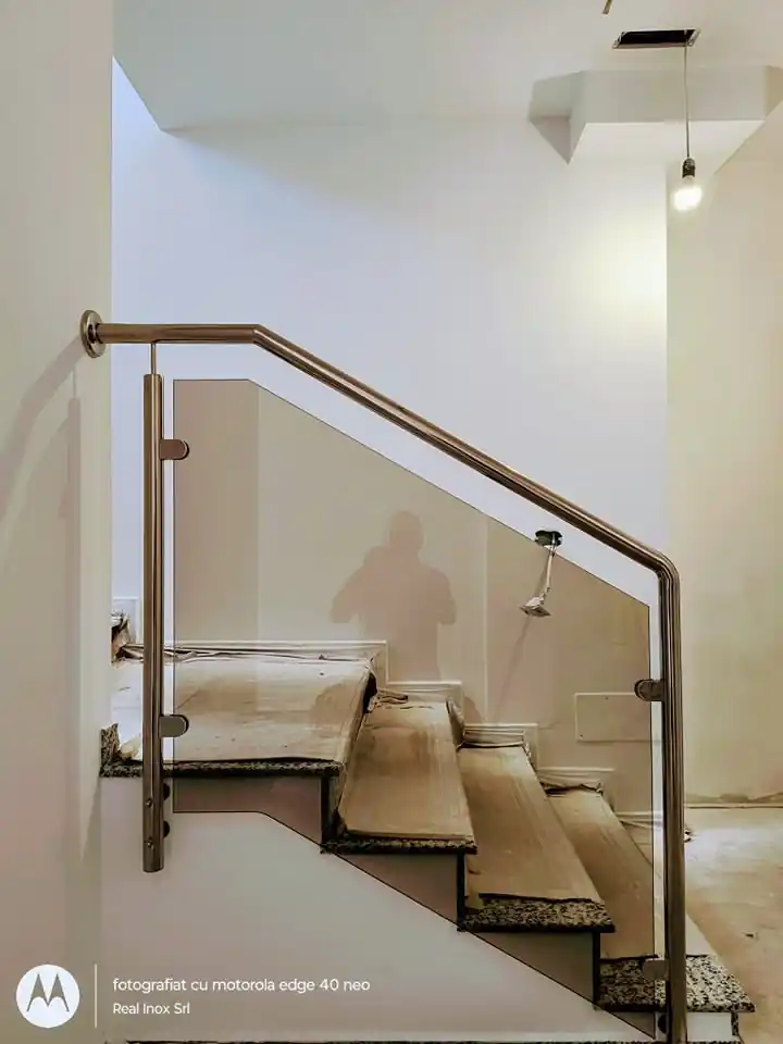 Balustrade inox cu sticlă securizată în Roseți, Călărași - model realizat de Real Inox