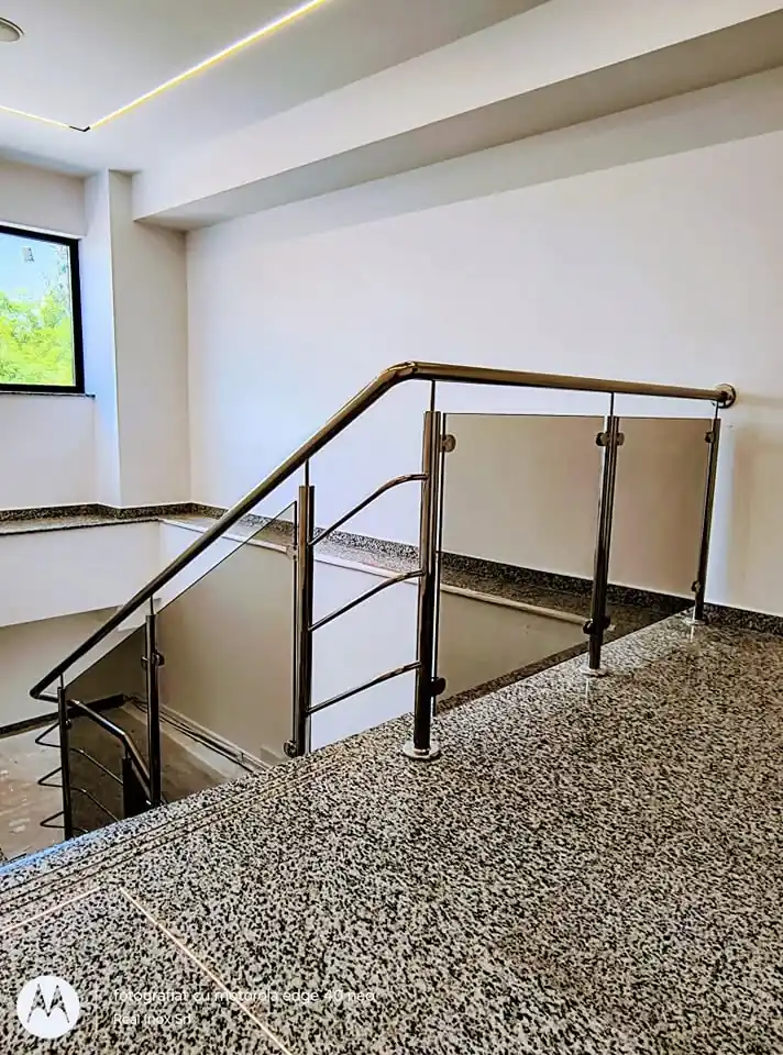 Balustrade inox cu sticlă securizată în Corbeanca, Ilfov - model realizat de Real Inox