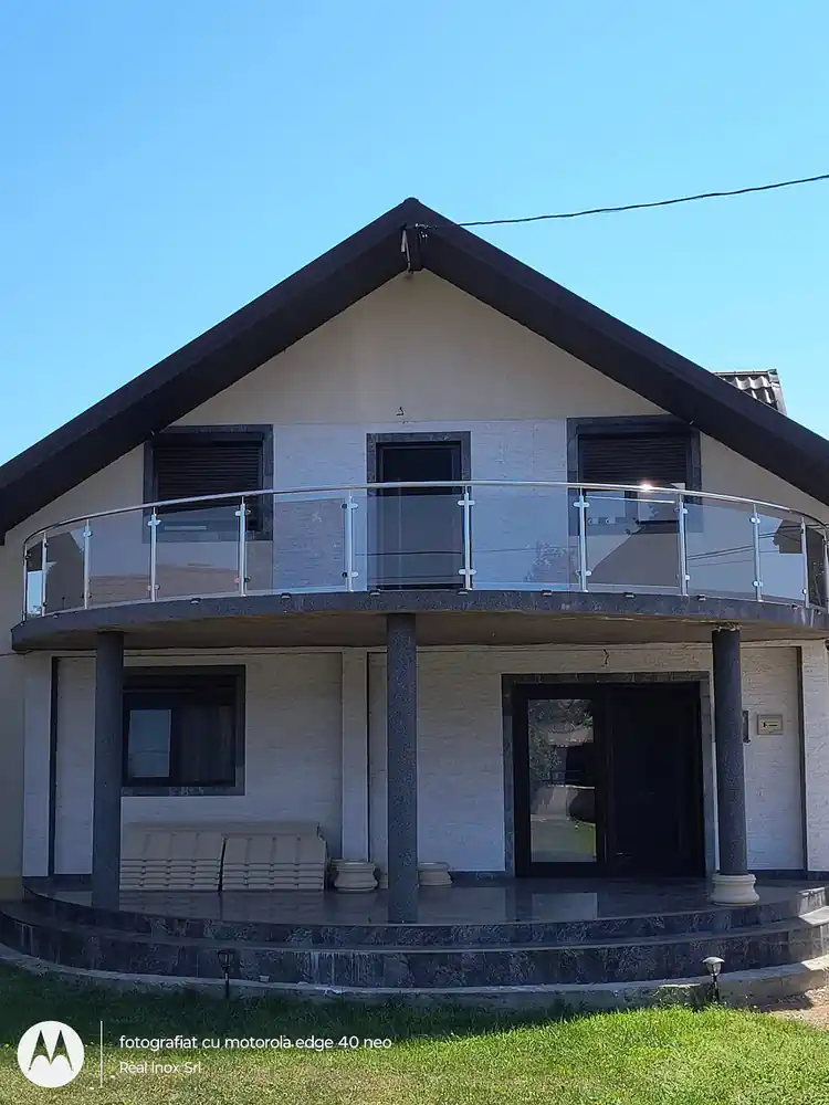 Balustrade inox cu sticlă securizată în Bușteni, Prahova - model realizat de Real Inox