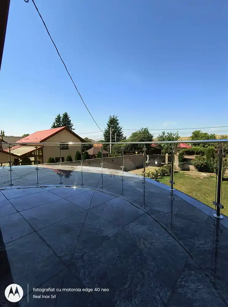 Balustradă inox cu sticlă securizată - lucrare Real Inox 45