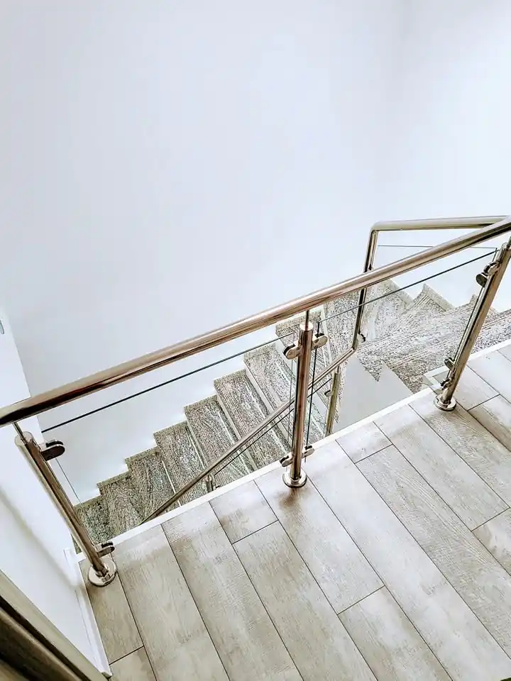 Balustradă inox cu sticlă securizată - lucrare Real Inox 49
