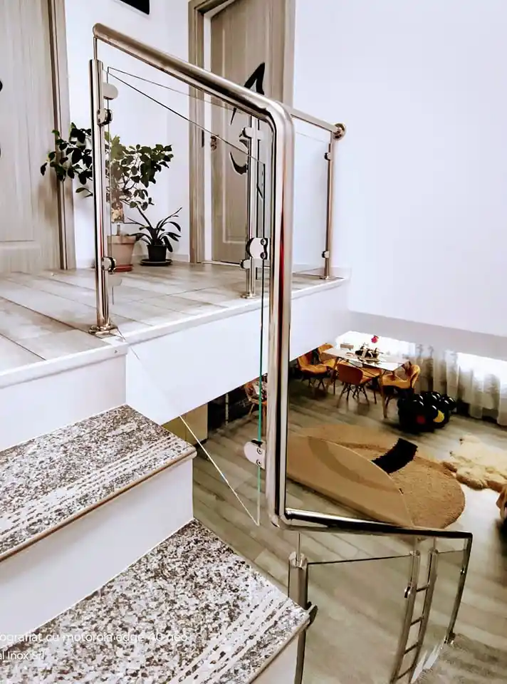 Balustrade inox cu sticlă securizată în Cernica, Ilfov - model realizat de Real Inox