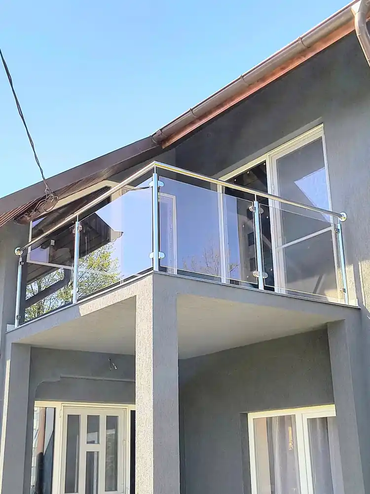 Balustrade inox cu sticlă securizată în Sector 2, București - model realizat de Real Inox