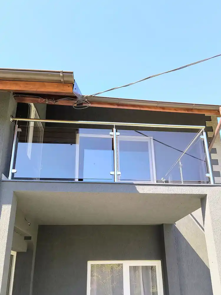 Balustrade inox cu sticlă securizată în Chirnogi, Călărași - model realizat de Real Inox
