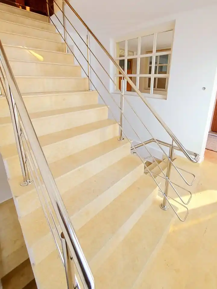 Balustrade inox moderne în Pipera, București - model realizat de Real Inox