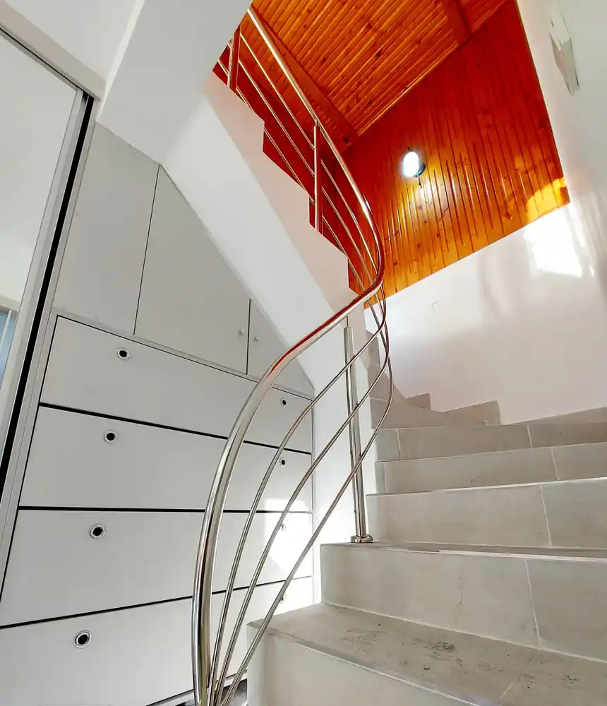Balustrade inox moderne în Drumul Taberei, București - model realizat de Real Inox