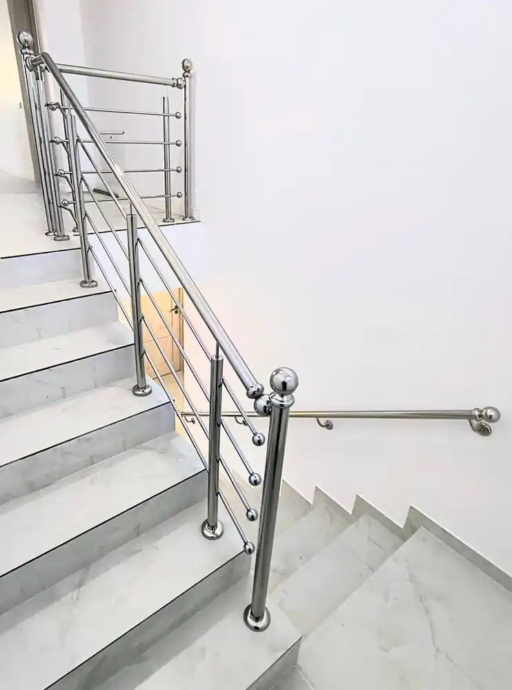 Balustrade inox moderne în Bran, Brașov - model realizat de Real Inox