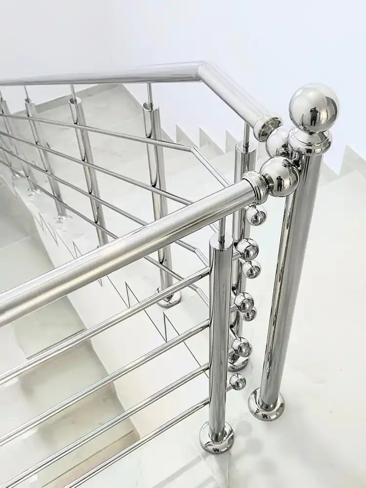 Balustrade inox moderne în Codlea, Brașov - model realizat de Real Inox