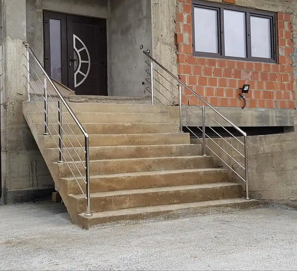 Balustrade inox pentru scări exterioare în Slănic, Prahova - model realizat de Real Inox