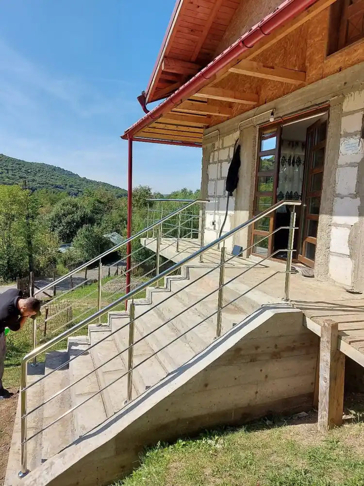 Balustrade inox pentru scări exterioare în Otopeni, Ilfov - model realizat de Real Inox